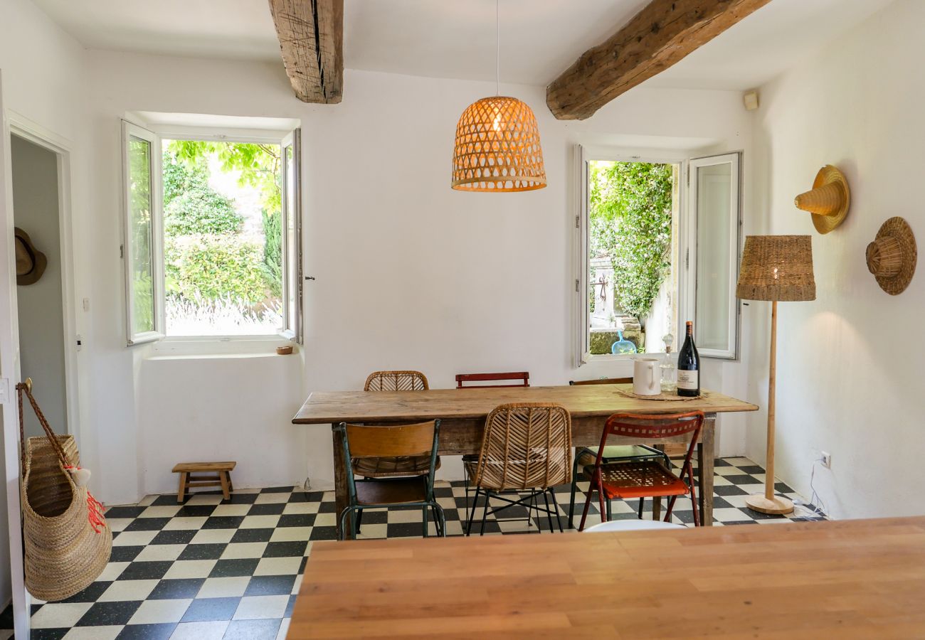 Maison à Rochegude - Maison de village avec piscine et terrain de pétanque – Rochegude, Drôme Provençale