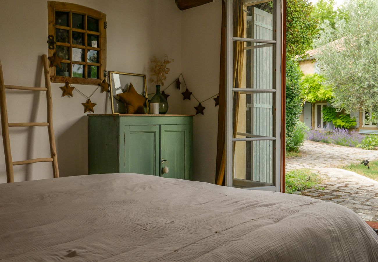 Maison à Rochegude - Maison de village avec piscine et terrain de pétanque – Rochegude, Drôme Provençale