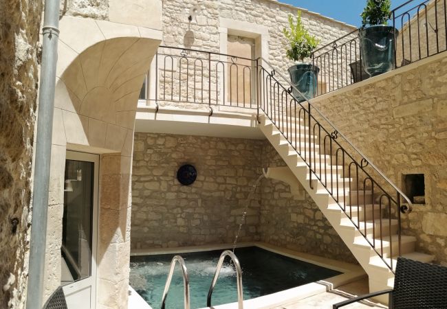 Maison à Saint-Restitut - Maison de village en pierre, avec bassin, Saint-Restitut - Drôme Provençale