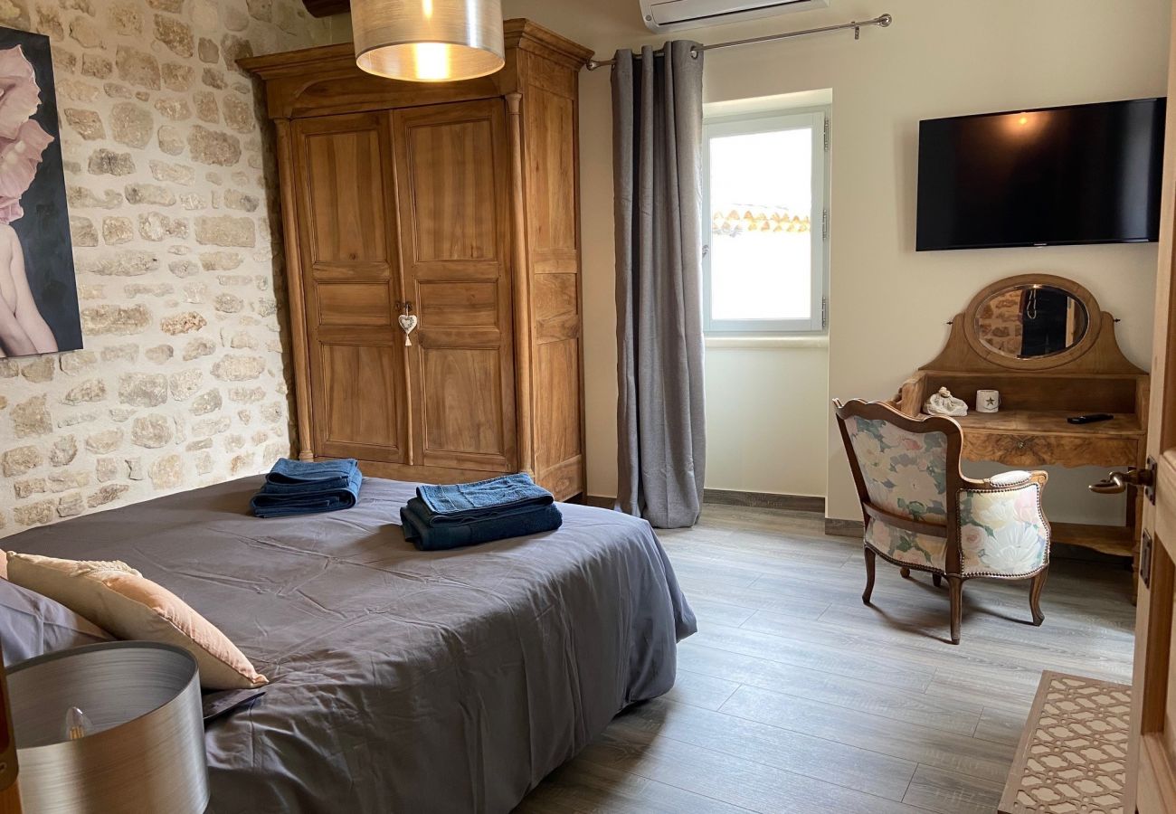 Maison à Saint-Restitut - Maison de village en pierre, avec bassin, Saint-Restitut - Drôme Provençale