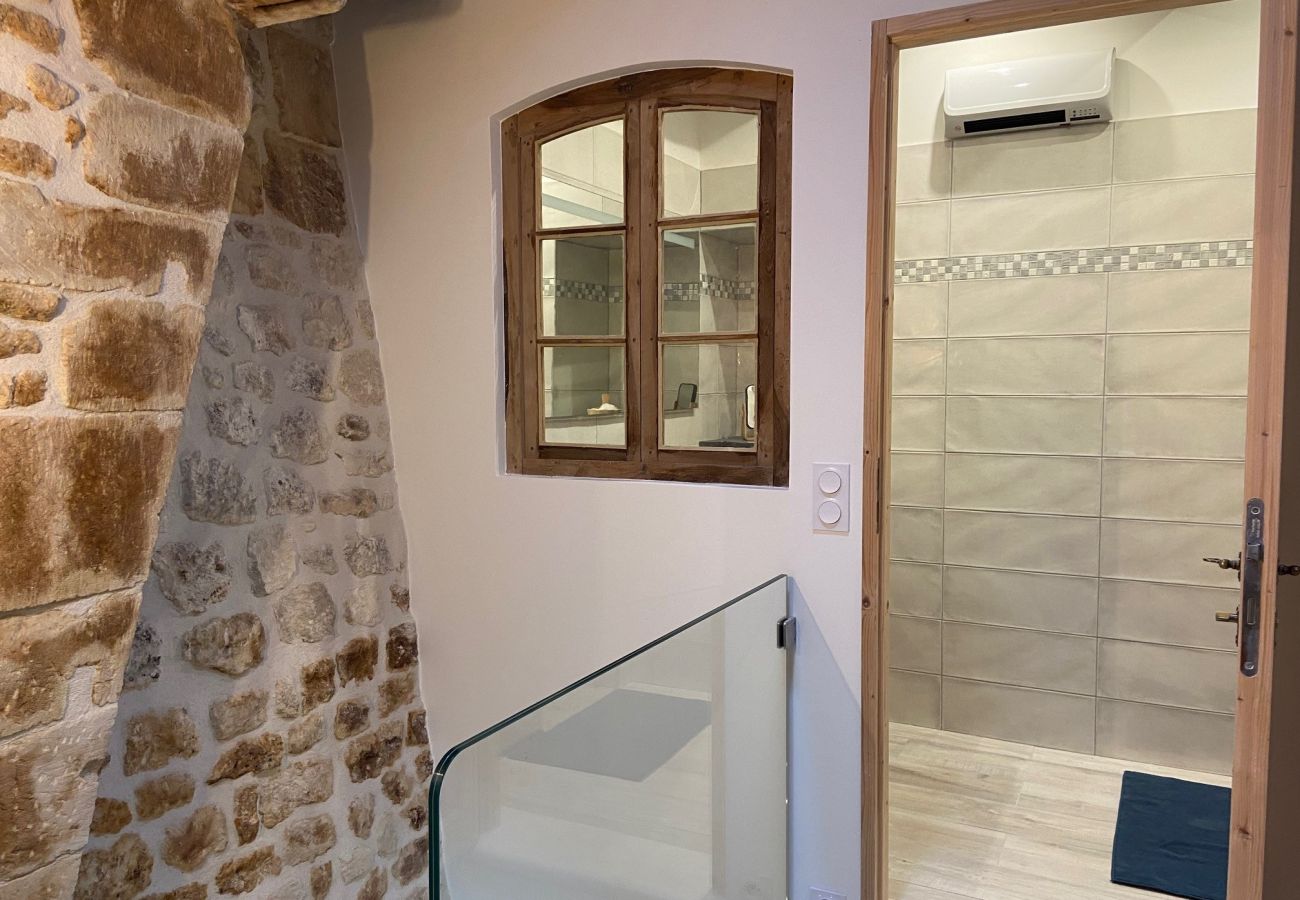 Maison à Saint-Restitut - Maison de village en pierre, avec bassin, Saint-Restitut - Drôme Provençale