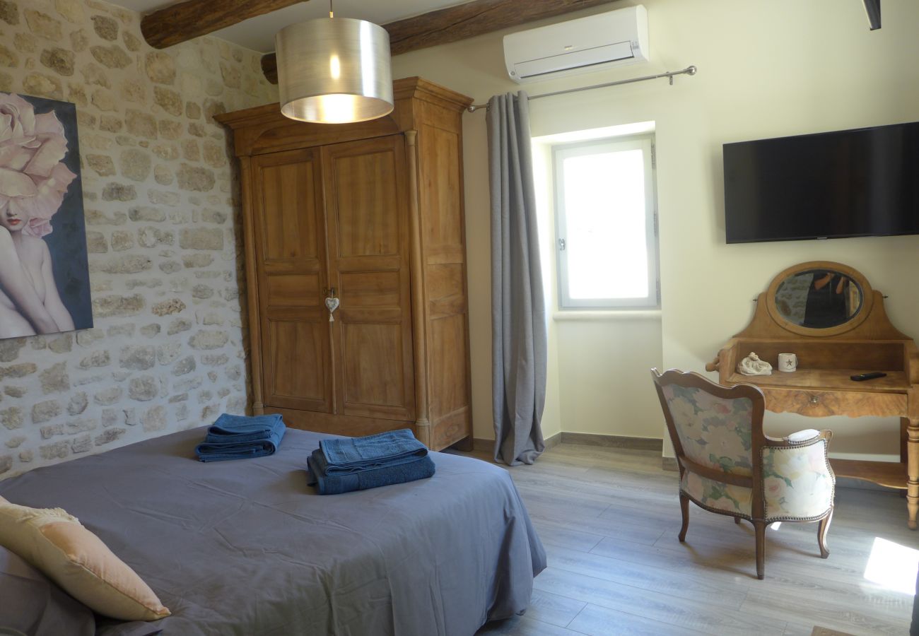 Maison à Saint-Restitut - Maison de village en pierre, avec bassin, Saint-Restitut - Drôme Provençale