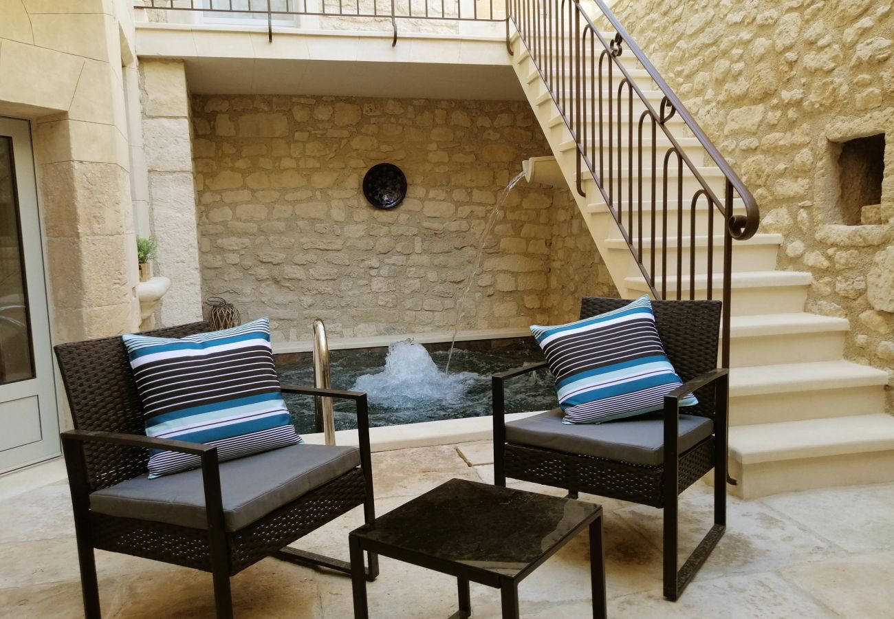 Maison à Saint-Restitut - Maison de village en pierre, avec bassin, Saint-Restitut - Drôme Provençale