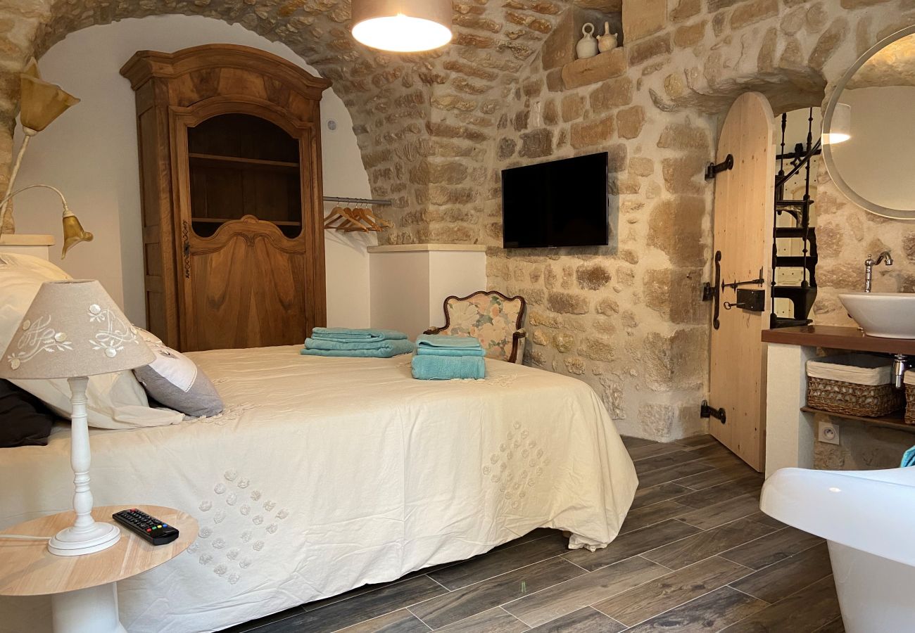 Maison à Saint-Restitut - Maison de village en pierre, avec bassin, Saint-Restitut - Drôme Provençale