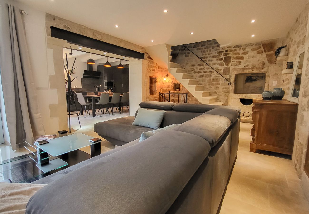 Maison à Saint-Restitut - Maison de village en pierre, avec bassin, Saint-Restitut - Drôme Provençale