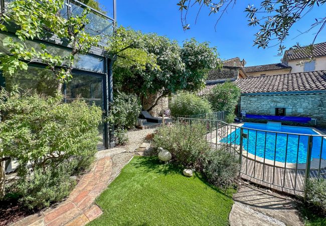 Maison à Grignan - Maison de village avec piscine privée, Grignan - Drôme provençale
