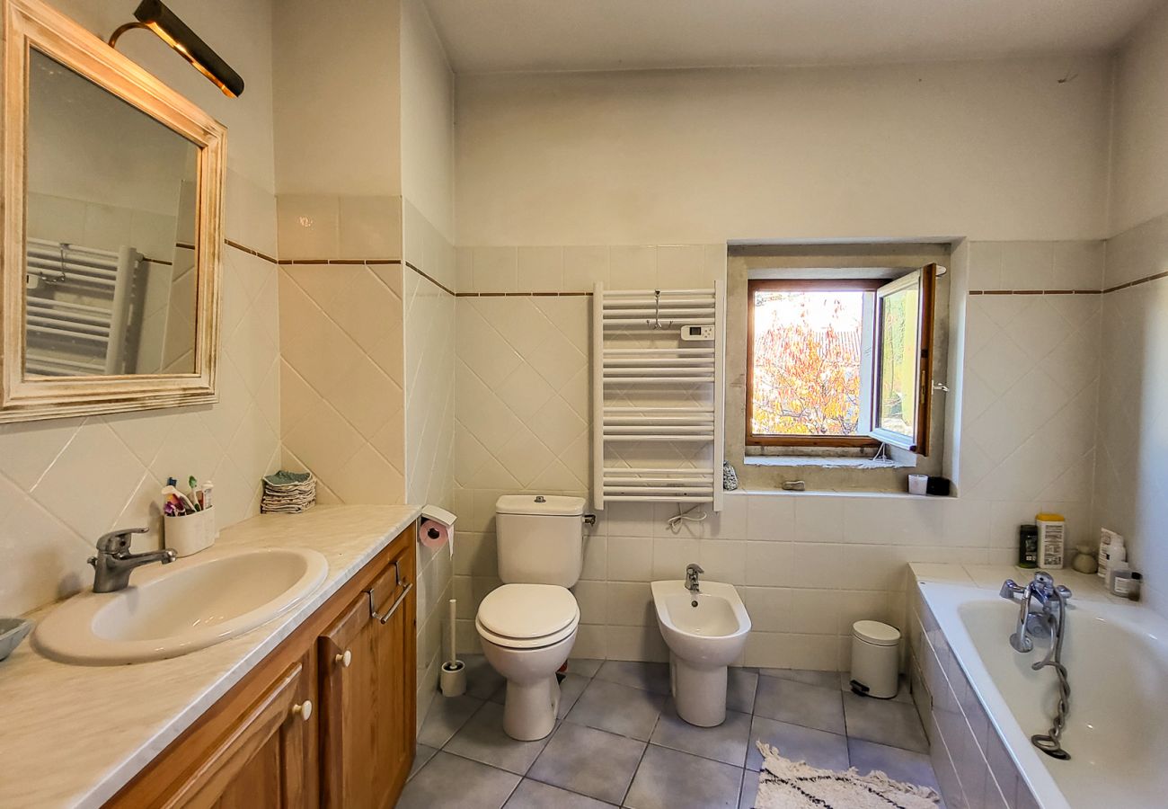 Maison à Grignan - Maison de village avec piscine privée, Grignan - Drôme provençale