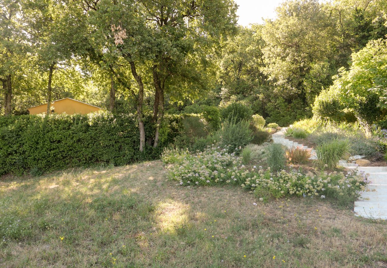 Maison à Saint-Paul-Trois-Châteaux - La Petite Maison dans la colline, piscine et terrain de pétanque, Drôme Provençale