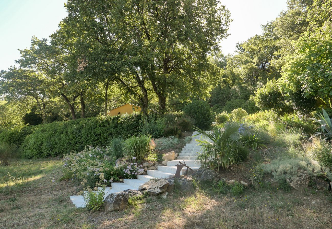 Maison à Saint-Paul-Trois-Châteaux - La Petite Maison dans la colline, piscine et terrain de pétanque, Drôme Provençale