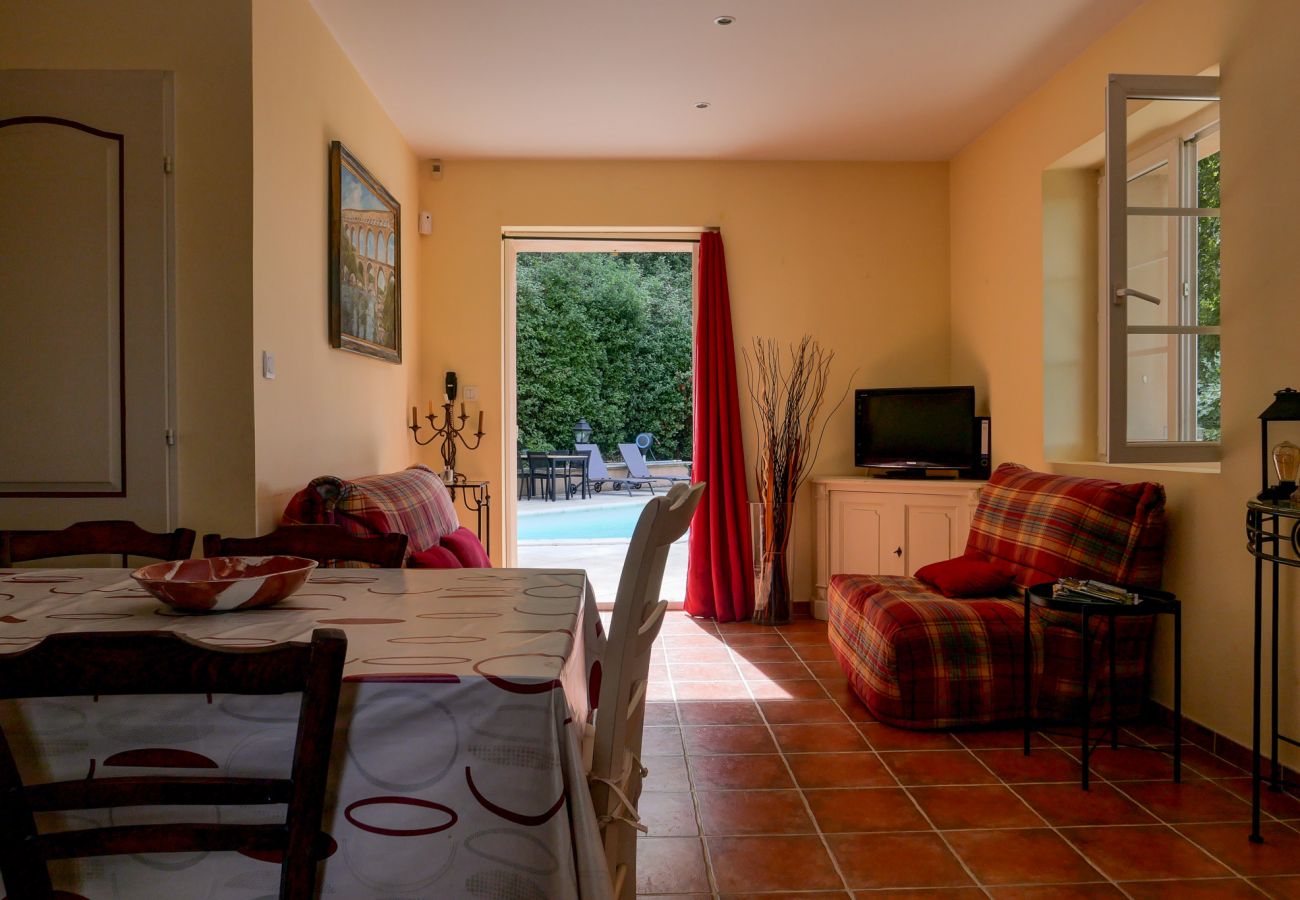 Maison à Saint-Paul-Trois-Châteaux - La Petite Maison dans la colline, piscine et terrain de pétanque, Drôme Provençale