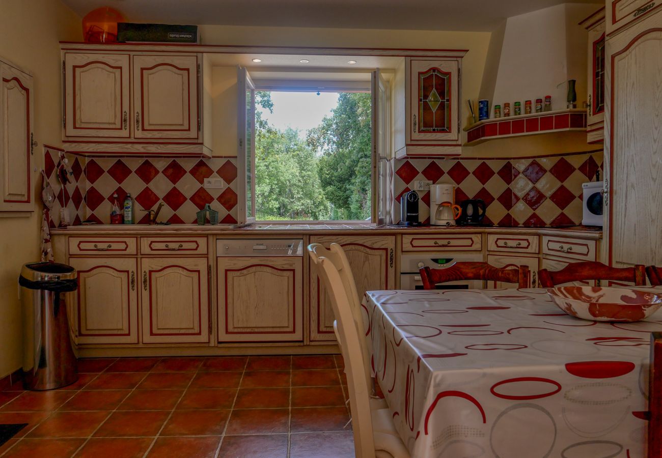 Maison à Saint-Paul-Trois-Châteaux - La Petite Maison dans la colline, piscine et terrain de pétanque, Drôme Provençale