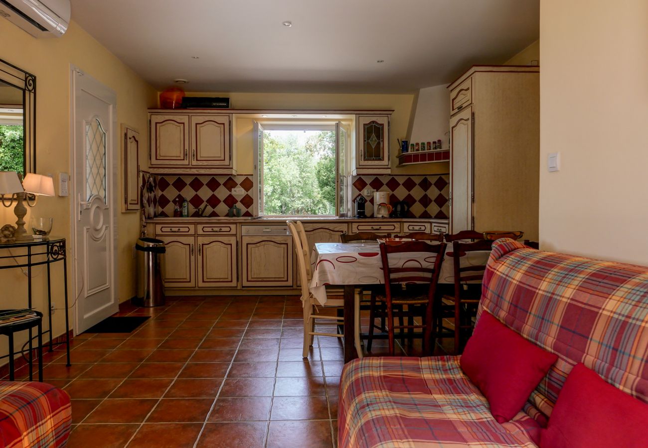Maison à Saint-Paul-Trois-Châteaux - La Petite Maison dans la colline, piscine et terrain de pétanque, Drôme Provençale