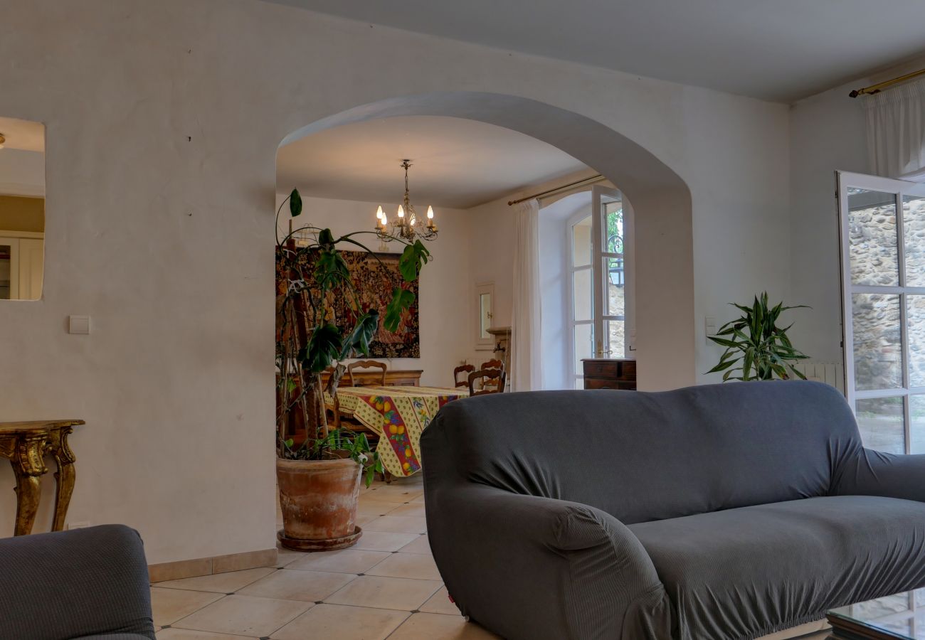 Maison à Sainte-Cécile-les-Vignes - Charmante maison de village avec jardin et piscine privée en Provence