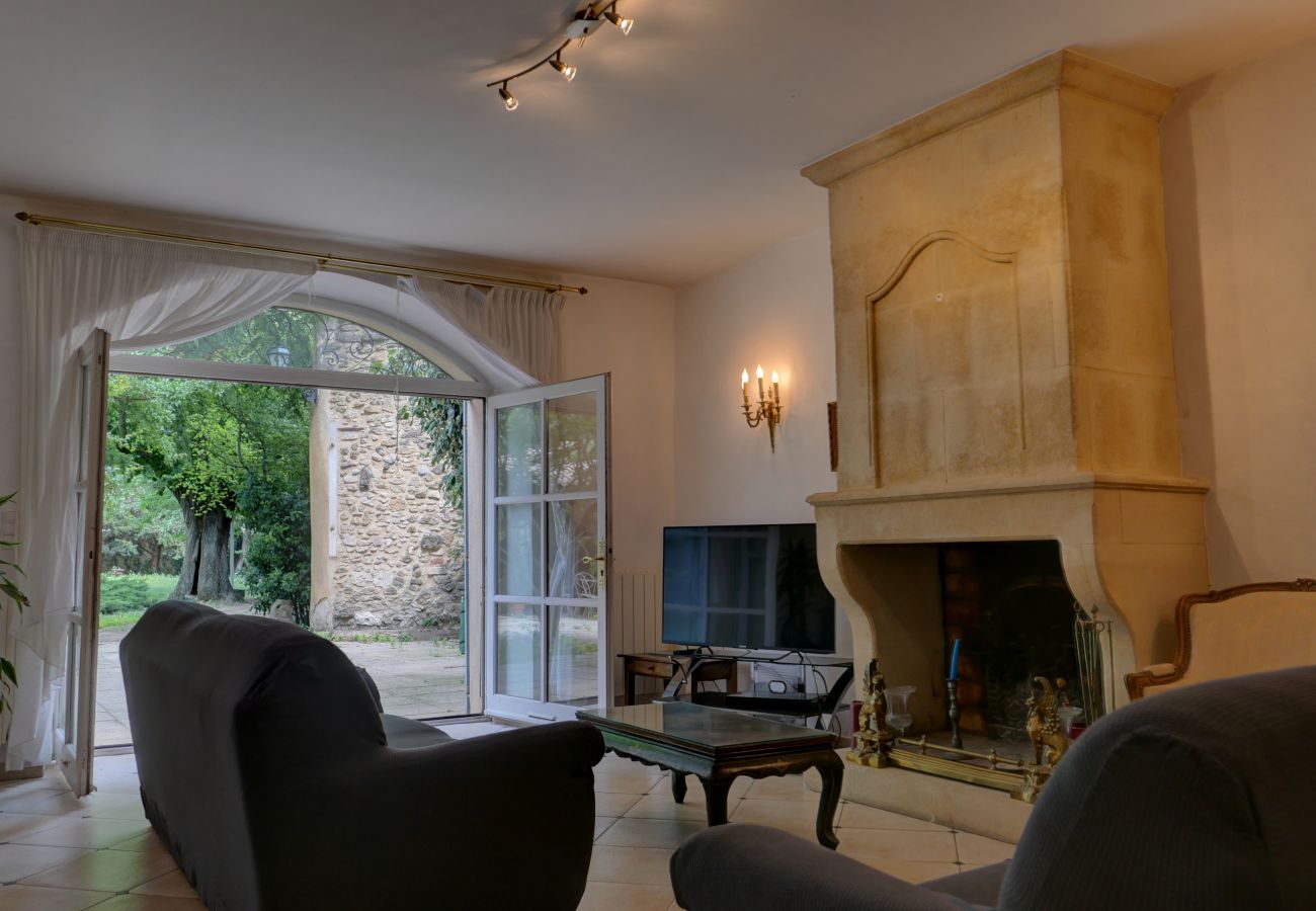 Maison à Sainte-Cécile-les-Vignes - Charmante maison de village avec jardin et piscine privée en Provence