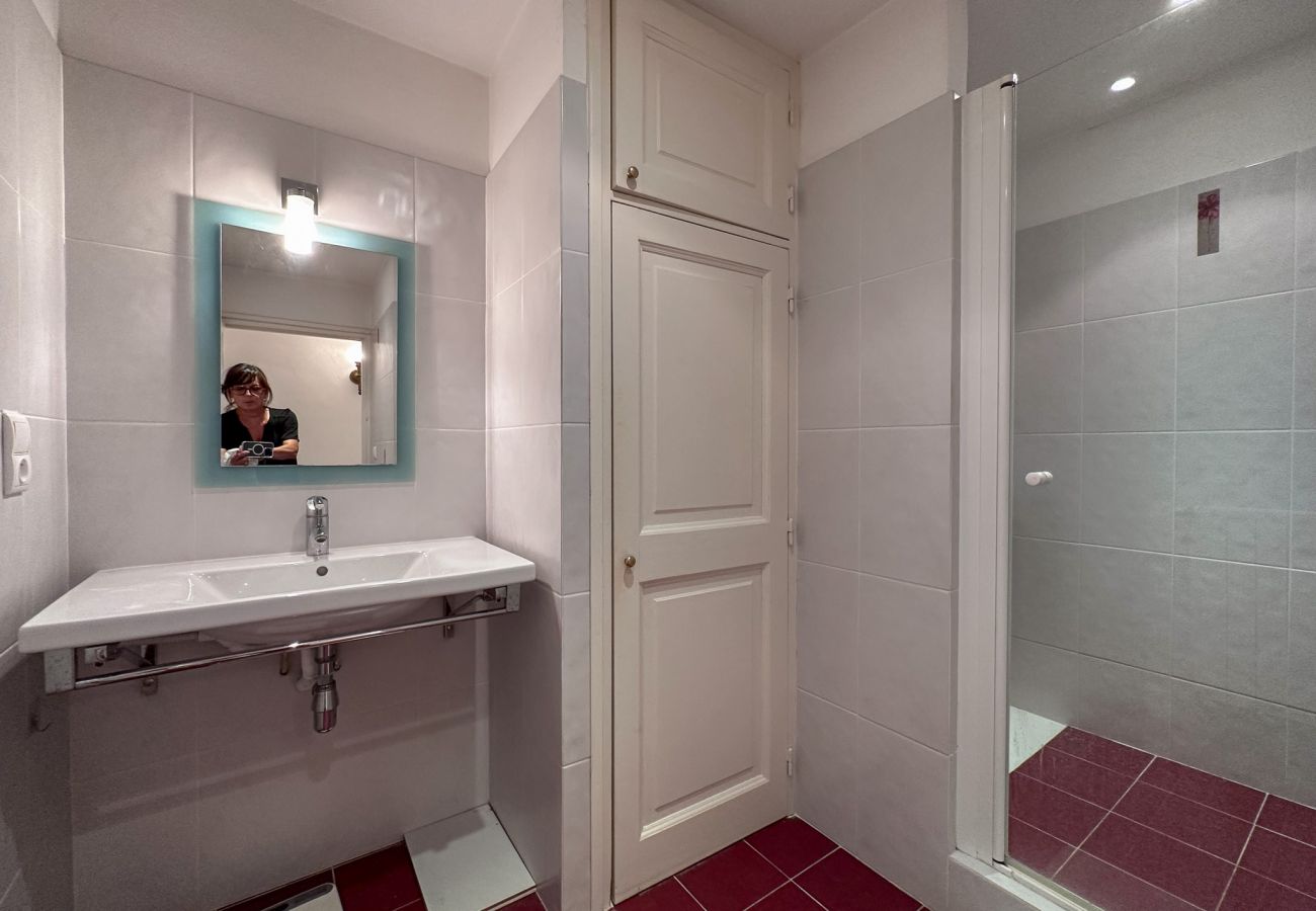 Maison à Sainte-Cécile-les-Vignes - Charmante maison de village avec jardin et piscine privée en Provence