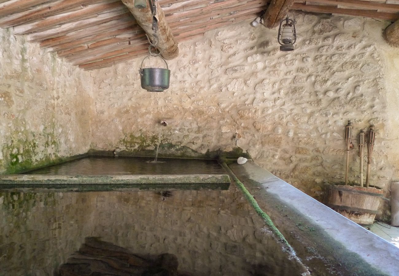 Maison à Sainte-Cécile-les-Vignes - Charmante maison de village avec jardin et piscine privée en Provence