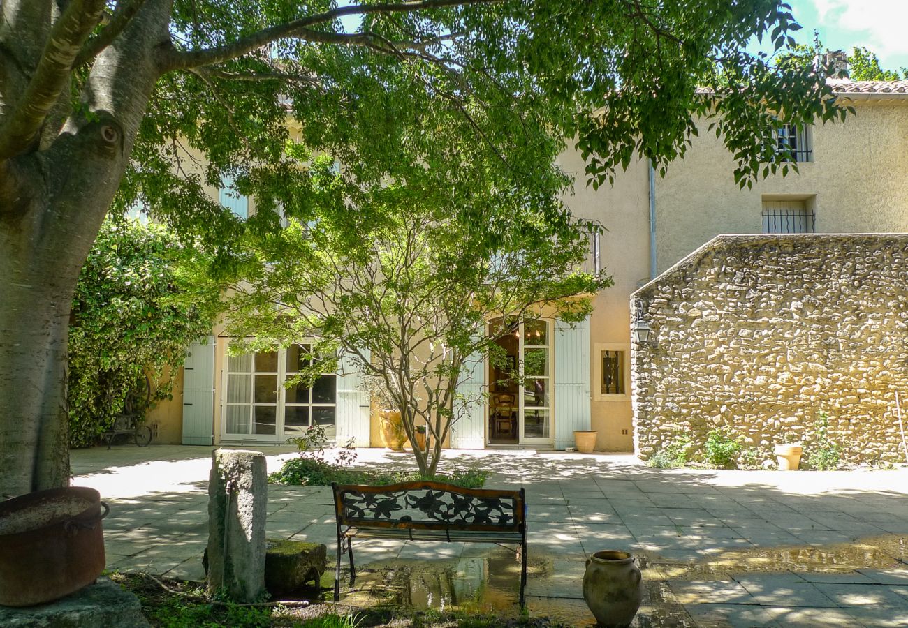 Maison à Sainte-Cécile-les-Vignes - Charmante maison de village avec jardin et piscine privée en Provence