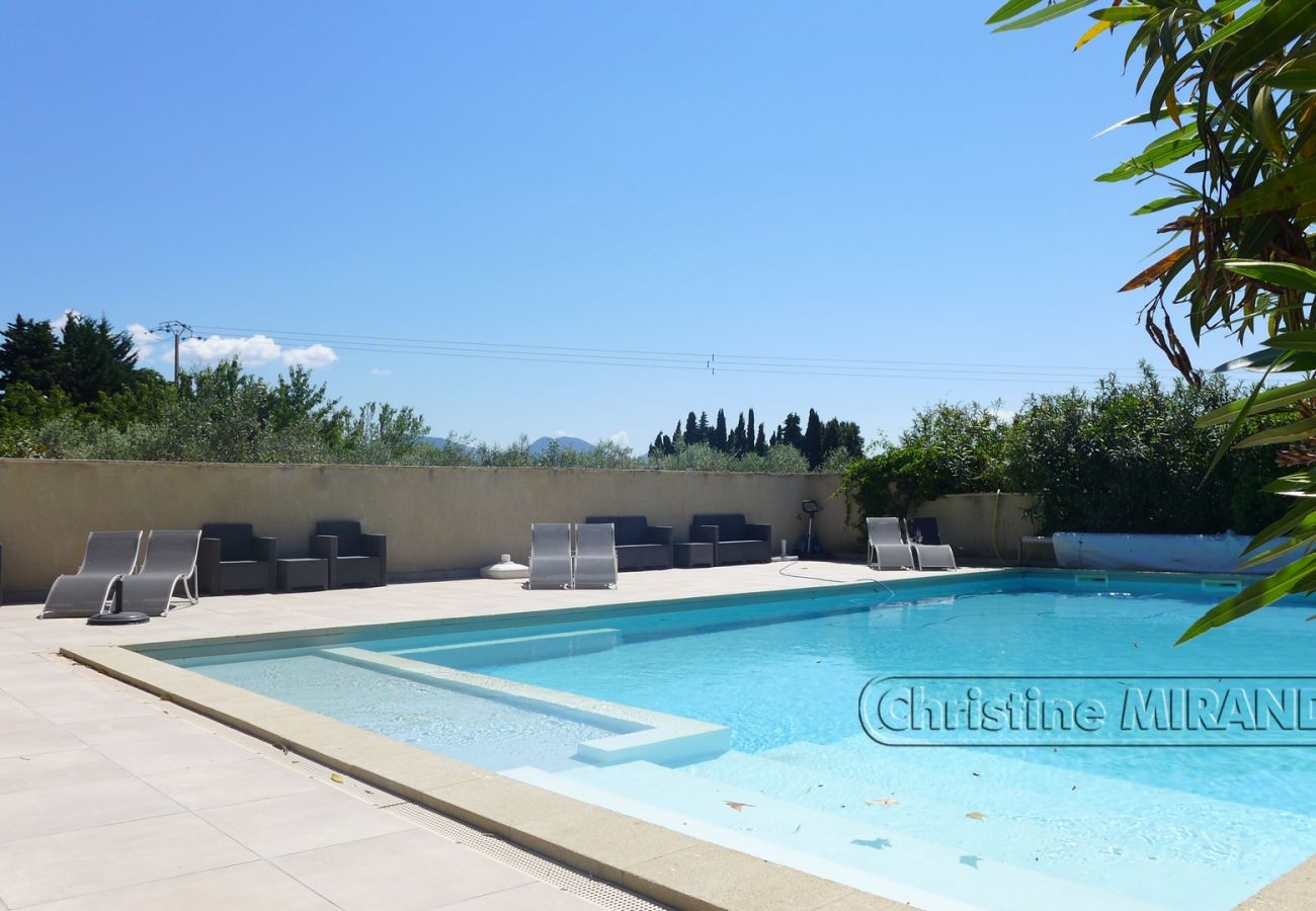 Gîte Rural à Valréas - Gîte de charme en Provence – La Chapelle à Valréas, avec piscine et nature