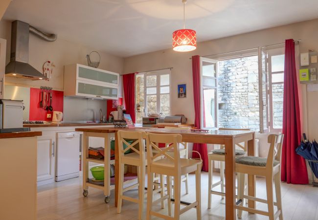 Maison mitoyenne à Saint-Paul-Trois-Châteaux - Maison de village en plein cœur de Saint-Paul-Trois-Châteaux, Drôme Provençale