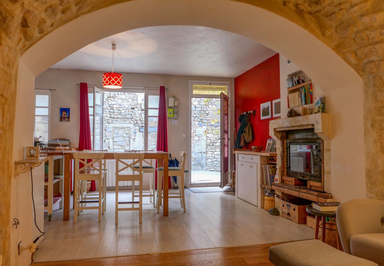 Maison mitoyenne à Saint-Paul-Trois-Châteaux - Maison de village en plein cœur de Saint-Paul-Trois-Châteaux, Drôme Provençale