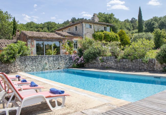 Maison à Chantemerle-lès-Grignan - Maison de caractère en Drôme Provençale, piscine privée