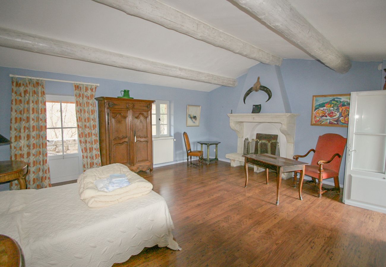 Maison à Chantemerle-lès-Grignan - Maison de caractère en Drôme Provençale, piscine privée