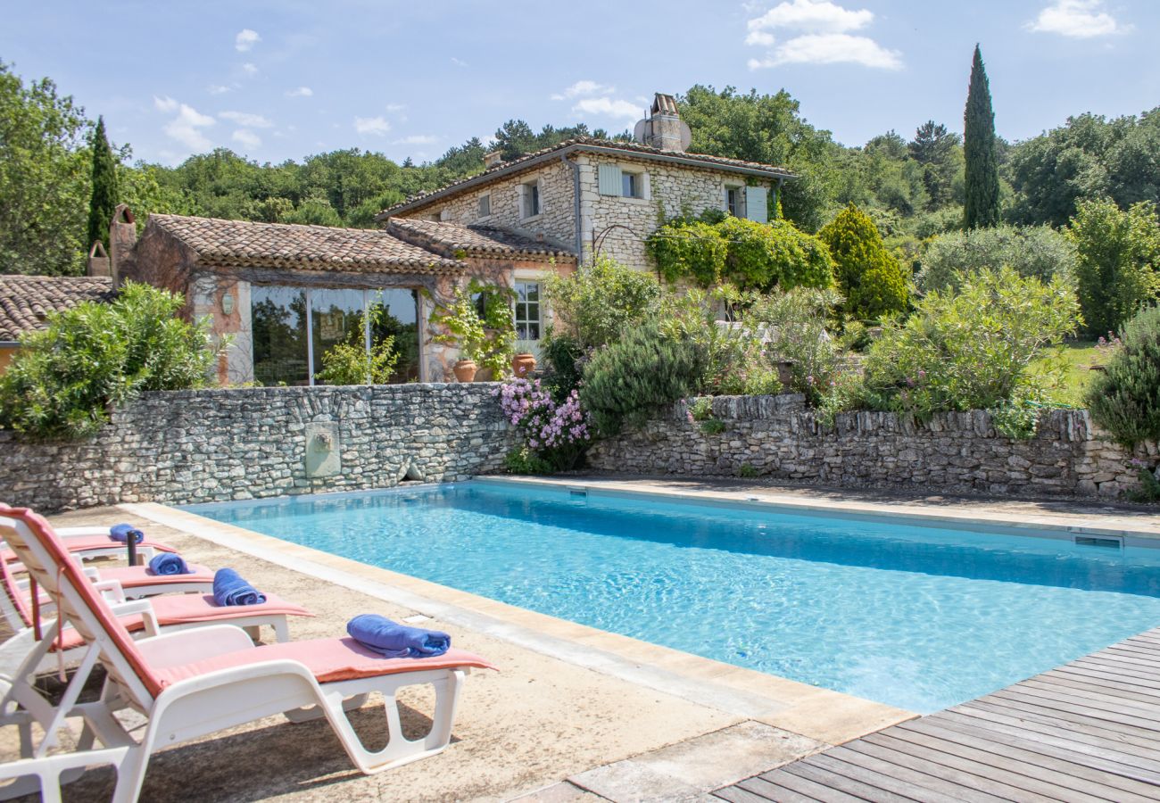 Maison à Chantemerle-lès-Grignan - Maison de caractère en Drôme Provençale, piscine privée