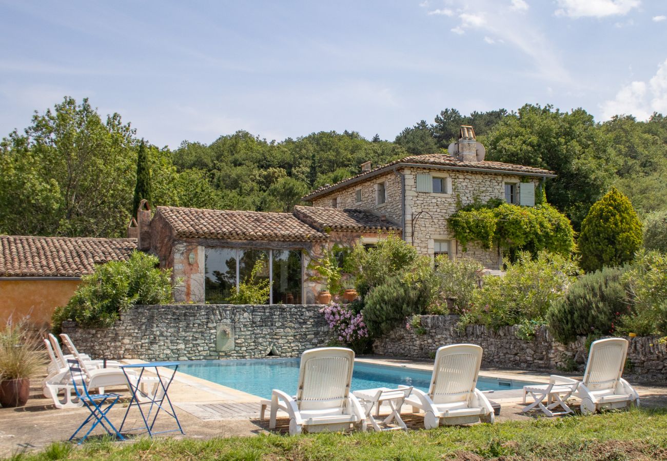 Maison à Chantemerle-lès-Grignan - Maison de caractère en Drôme Provençale, piscine privée