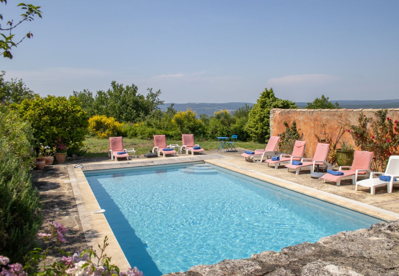 Maison à Chantemerle-lès-Grignan - Maison de caractère en Drôme Provençale, piscine privée