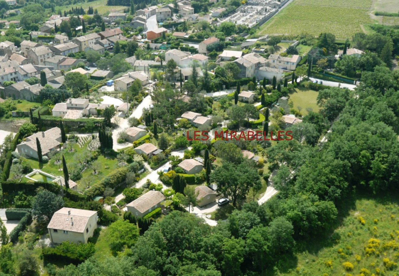 Maison à Mirabel-aux-Baronnies - Gîte Eden, aux Mirabelles, piscine commune