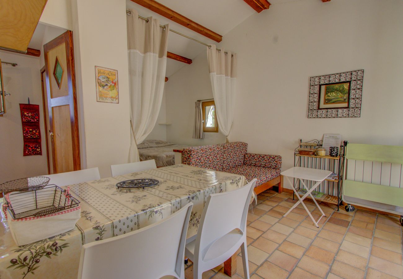 Maison à Mirabel-aux-Baronnies - Gîte Eden, aux Mirabelles, piscine commune
