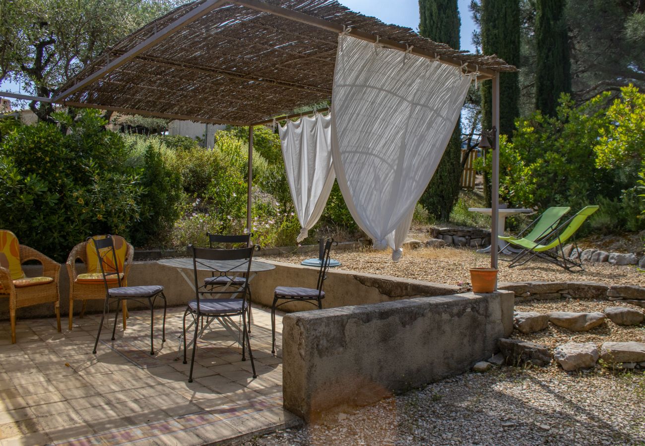 Maison à Mirabel-aux-Baronnies - Gîte Eden, aux Mirabelles, piscine commune