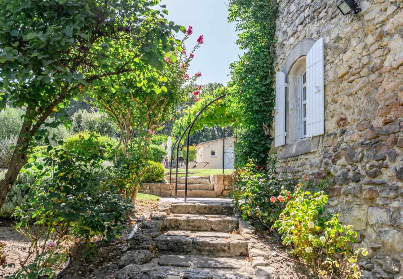 Maison à Saint-Restitut - les Marcellines, propriété de caractère avec piscine chauffée et vue 