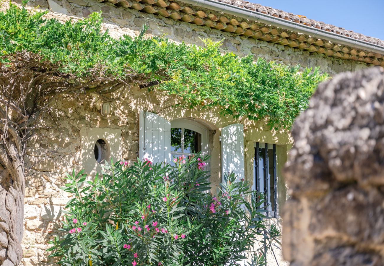 Maison à Saint-Restitut - les Marcellines, propriété de caractère avec piscine chauffée et vue 