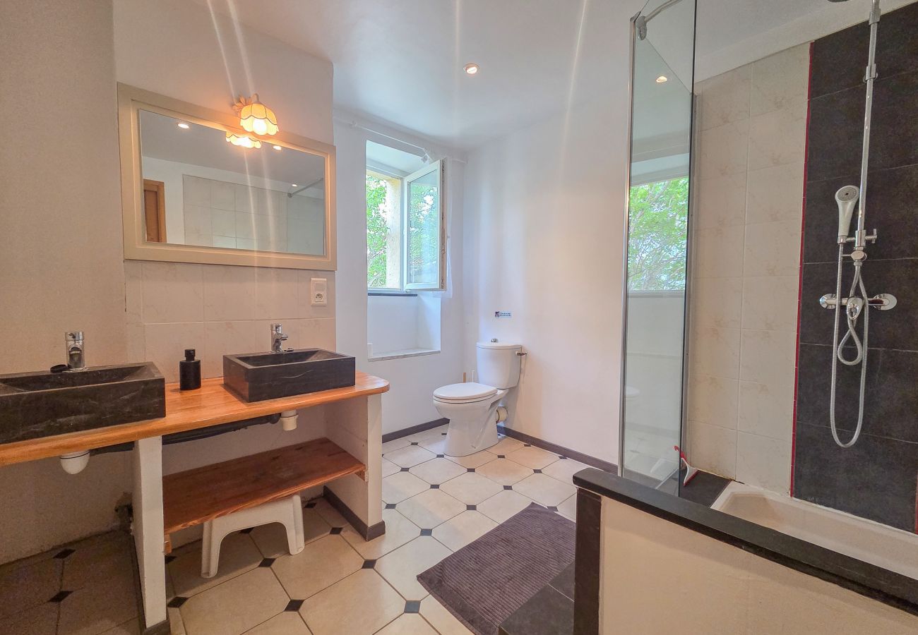 Maison à Tulette - Maison familiale, rénovée, avec piscine chauffée & jardin