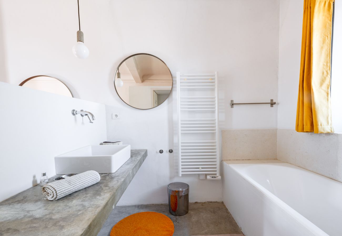 Maison à Tulette - La Mancelone, propriété d'exception à louer, avec piscine