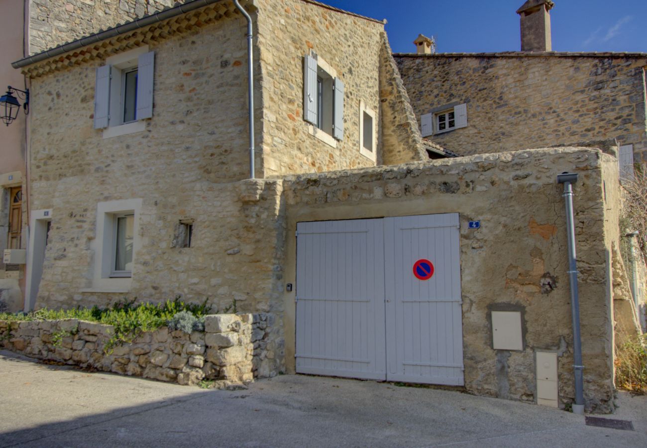 Gîte Rural à Saint-Paul-Trois-Châteaux - Maison de village rénovée au coeur de Saint-Paul-trois-Châteaux
