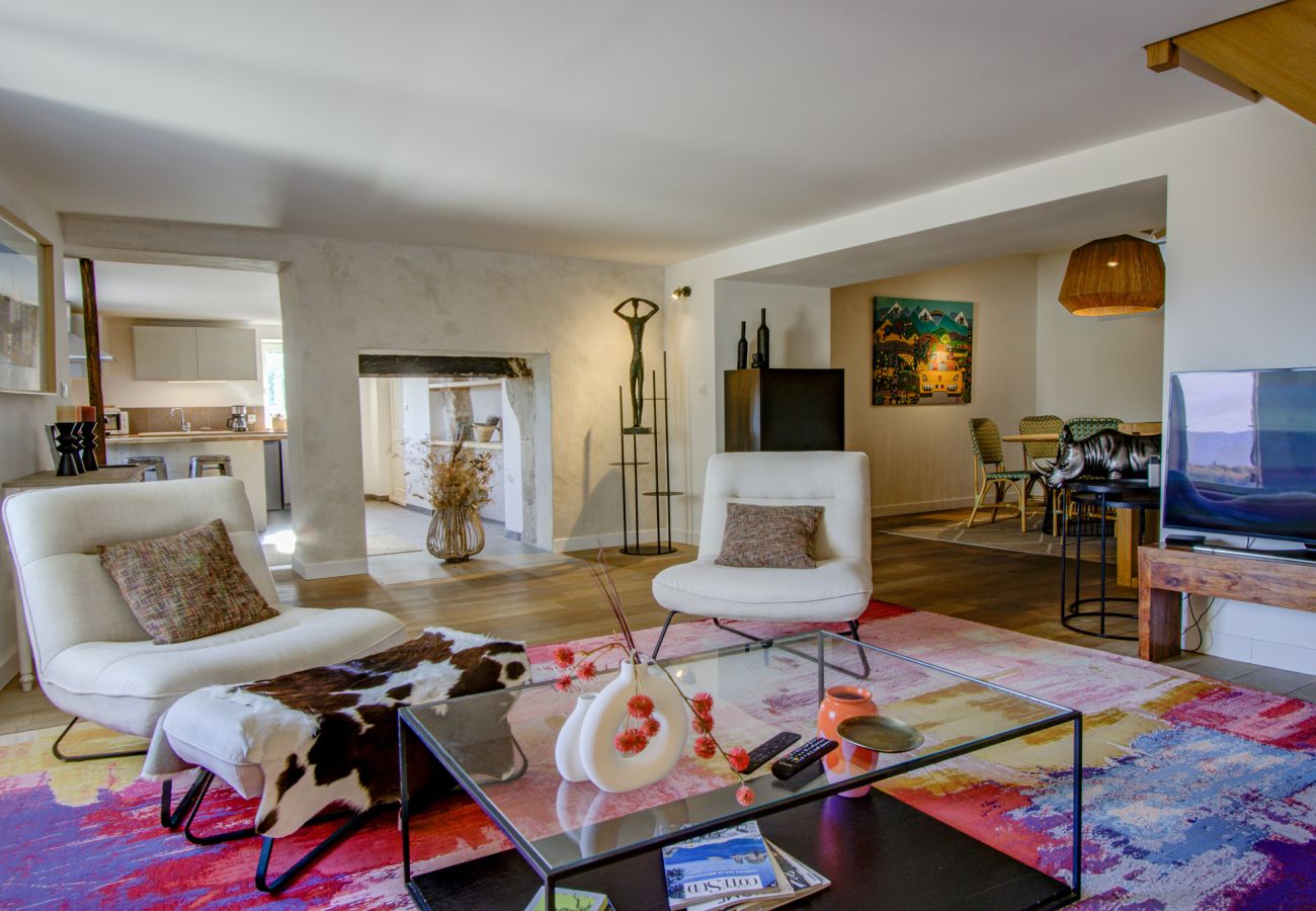 Maison mitoyenne à Grignan - Châteaux-Lavandes, maison au coeur de Grignan