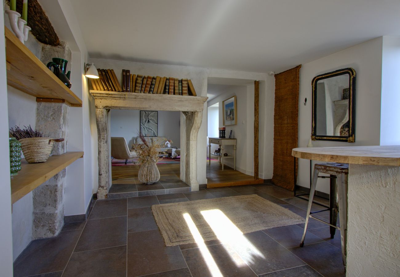 Maison mitoyenne à Grignan - Châteaux-Lavandes, maison au coeur de Grignan