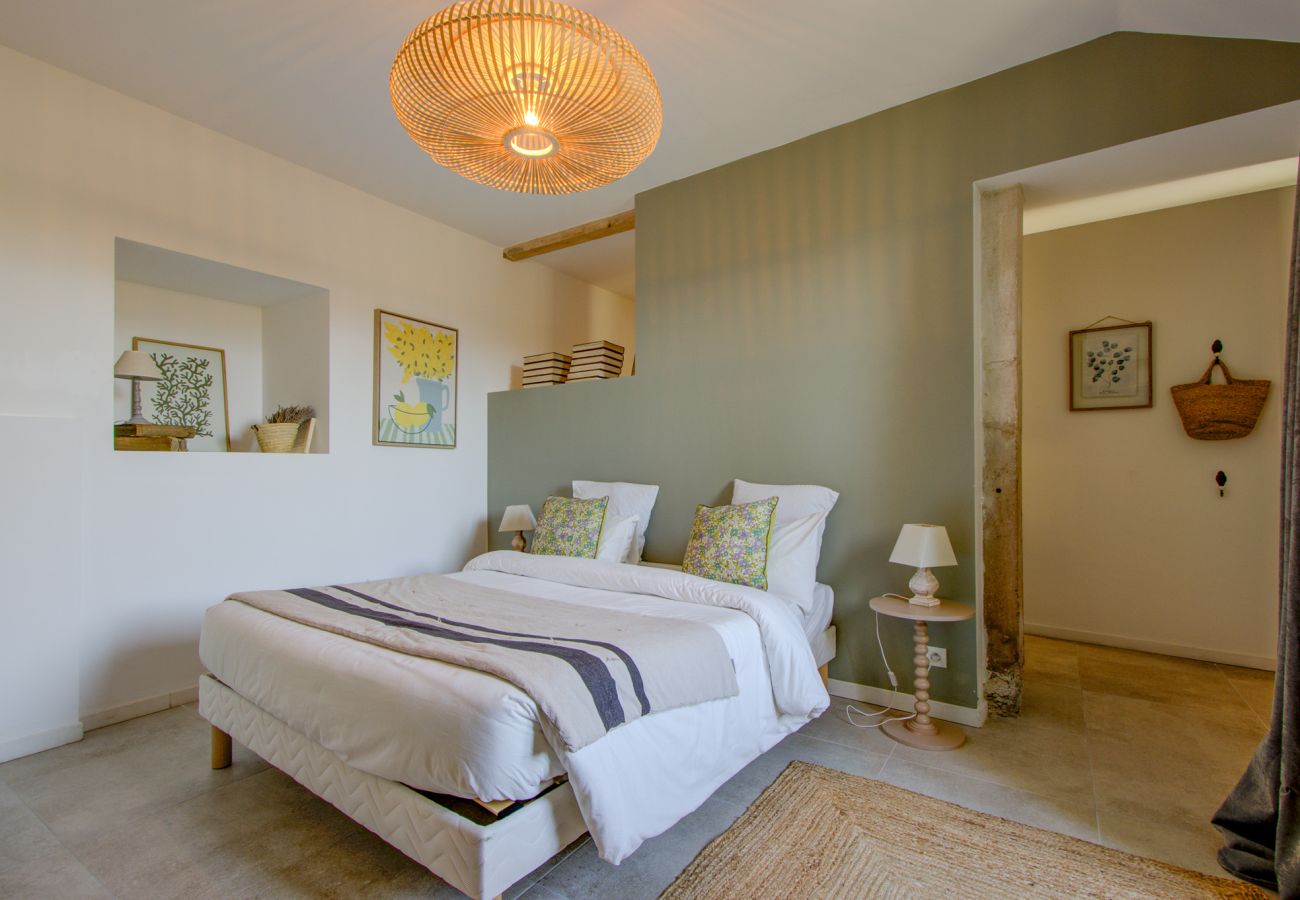 Maison mitoyenne à Grignan - Châteaux-Lavandes, maison au coeur de Grignan