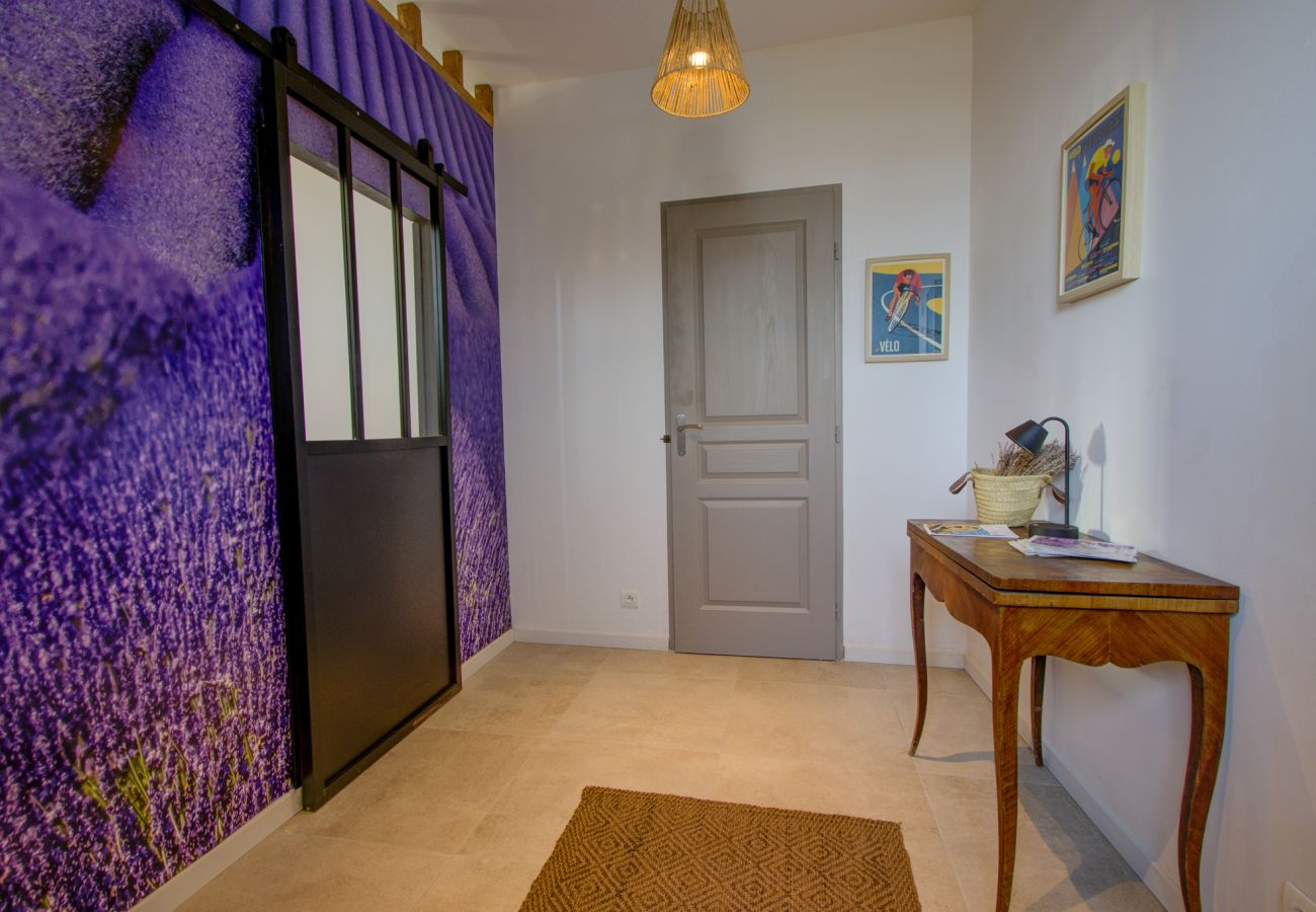 Maison mitoyenne à Grignan - Châteaux-Lavandes, maison au coeur de Grignan