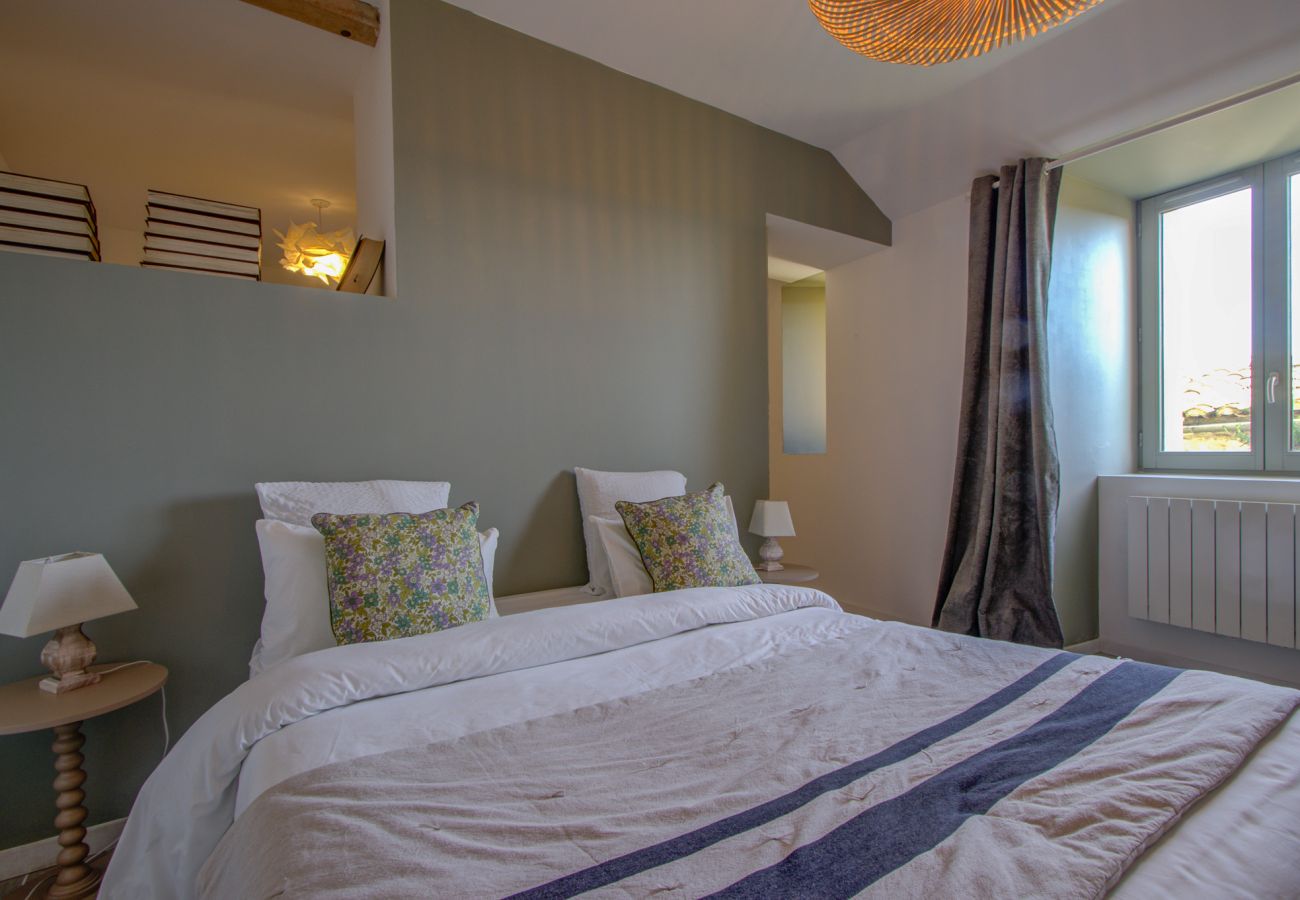 Maison mitoyenne à Grignan - Châteaux-Lavandes, maison au coeur de Grignan